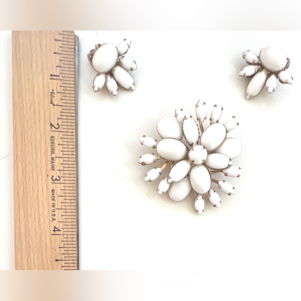 Vintage White Milkglass Brooch & Matching Clip On Earrings